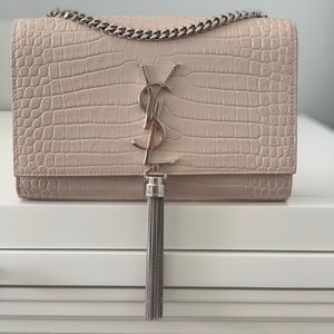 YSL MEDIUM KATE TASSEL CROC EMBOSSED LIGHT PINK